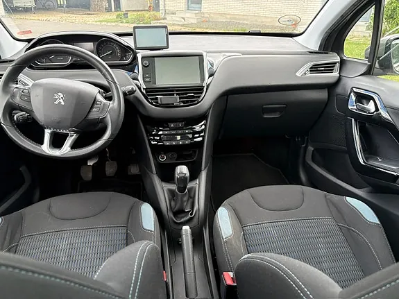 Peugeot 208 2015 photo 4