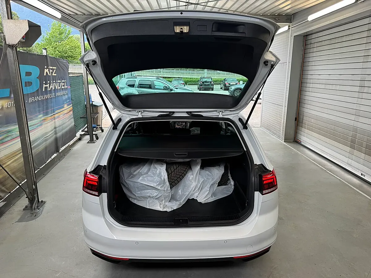 Volkswagen Passat 2022 photo 3