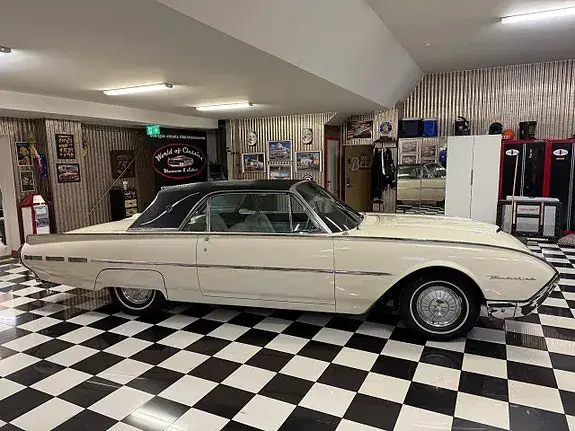 Ford Thunderbird 1962 photo 4