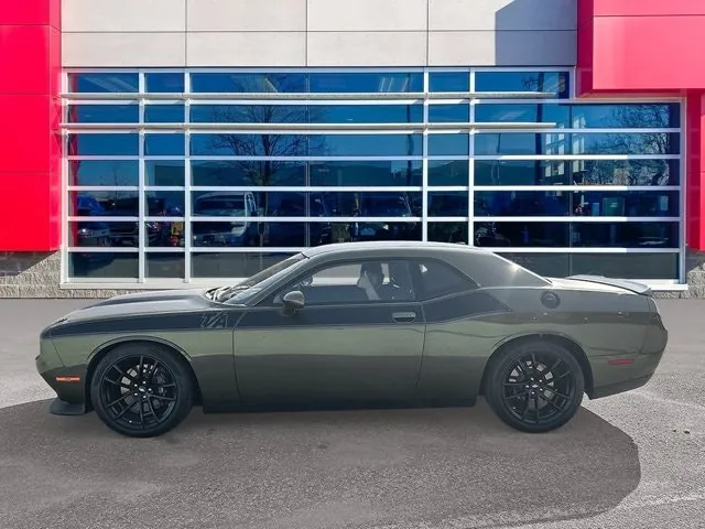 Dodge Challenger 2022 photo 2