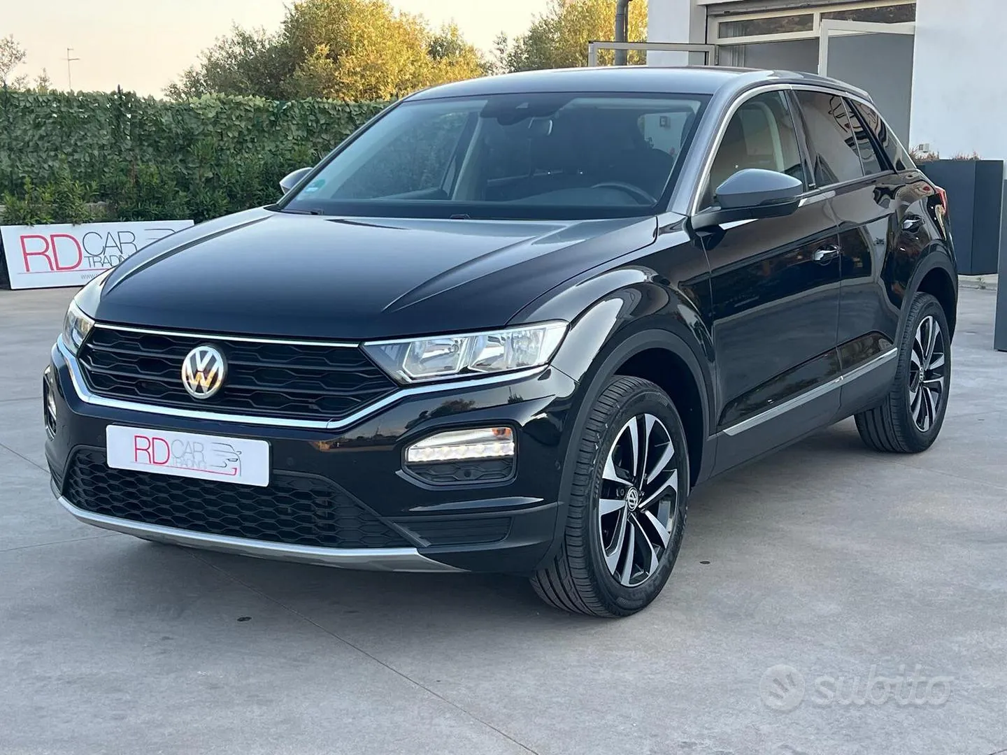 Volkswagen T-Roc 2019 photo 2