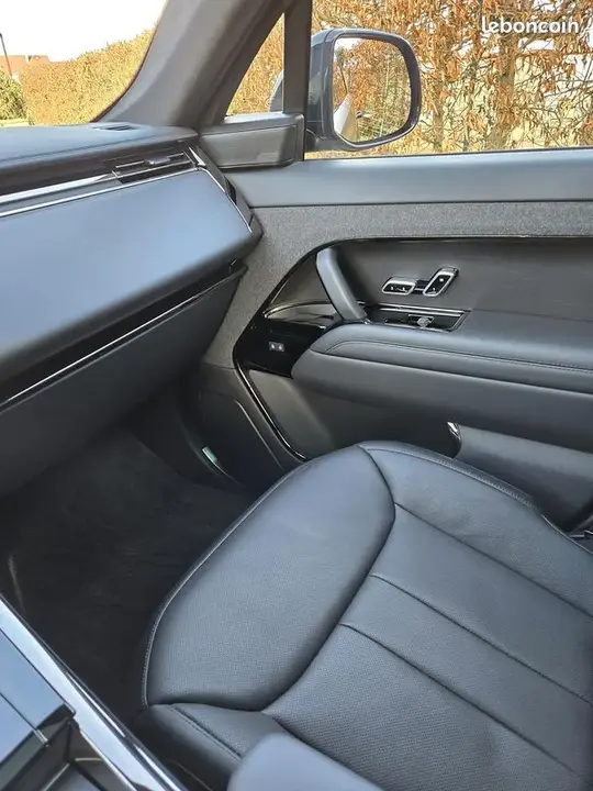 Land Rover Range Rover 2024 photo 3