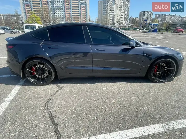Tesla Model 3 2024 photo 4