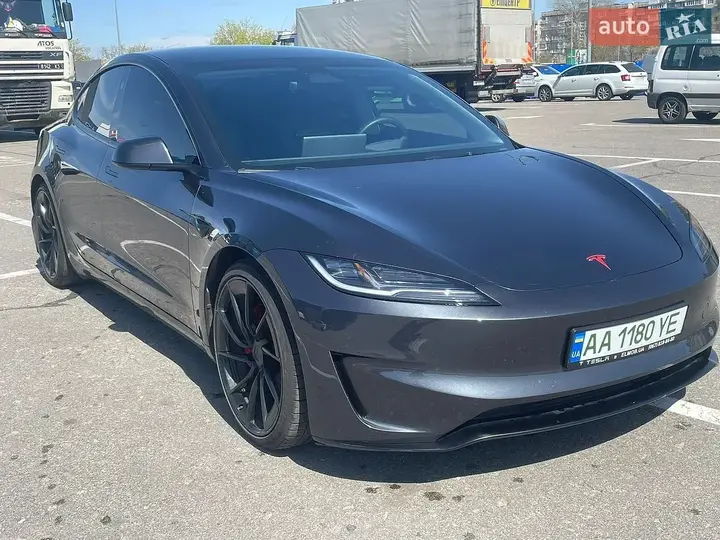 Tesla Model 3 2024 photo 2