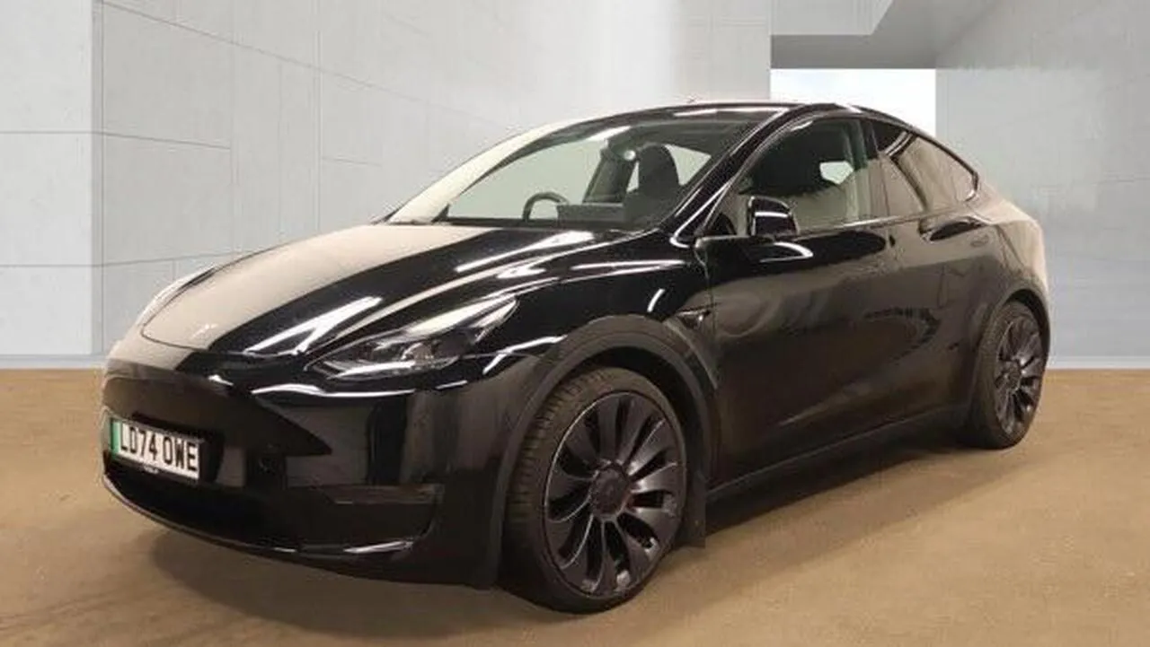 Tesla Model Y 2024 photo 2