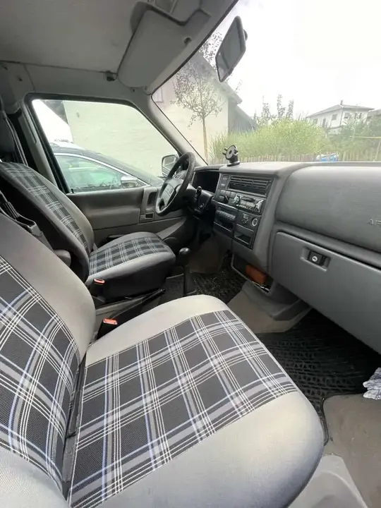Volkswagen T4 1998 photo 2
