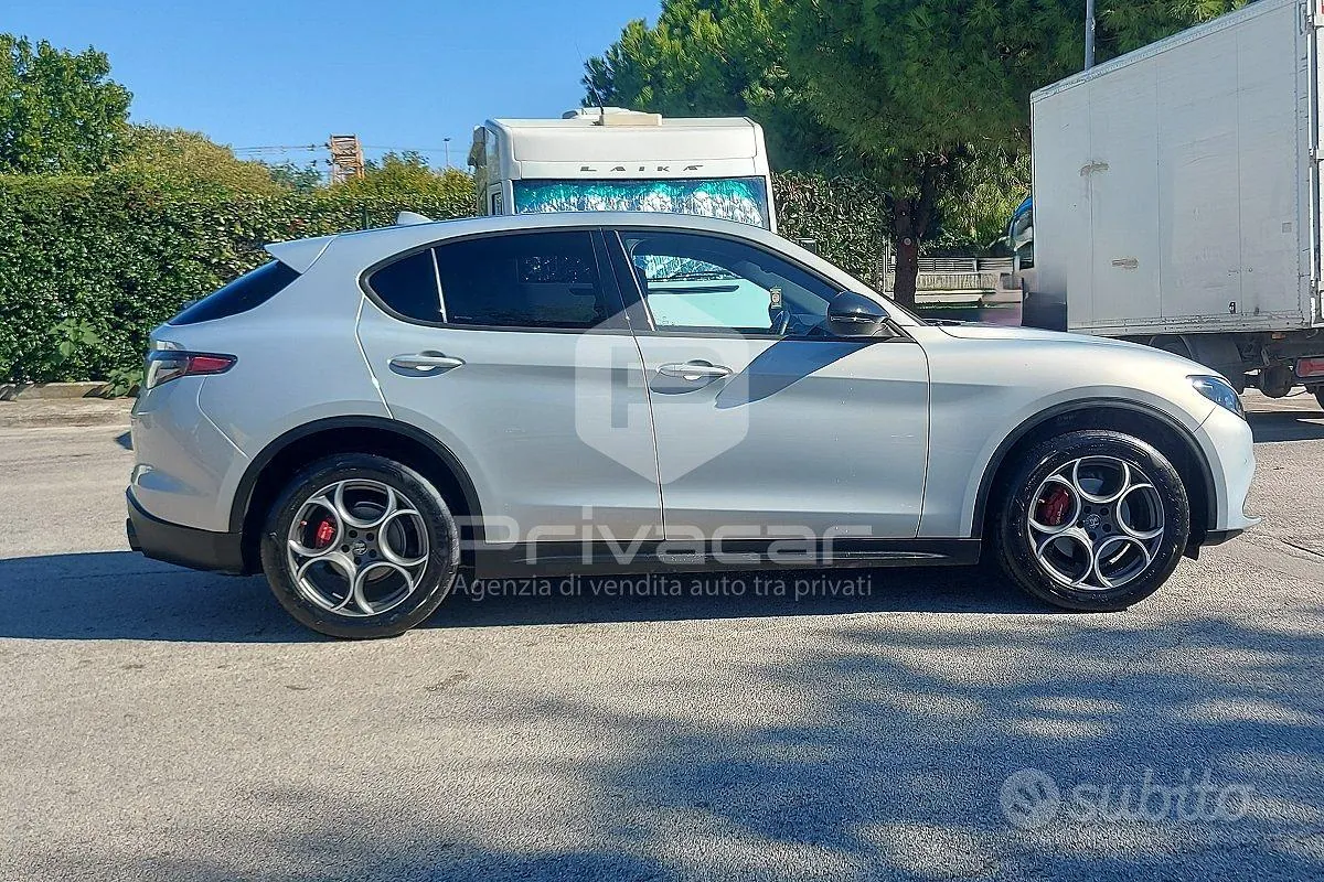 Alfa Romeo Stelvio 2023 photo 4