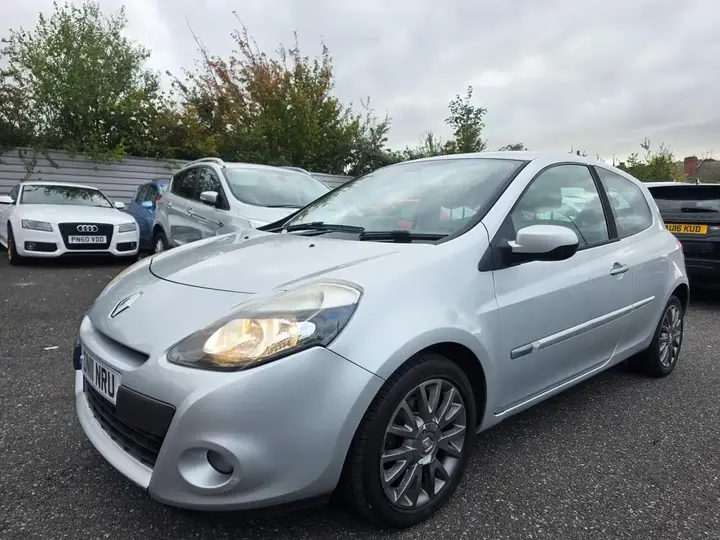 Renault Clio 2011 photo 2