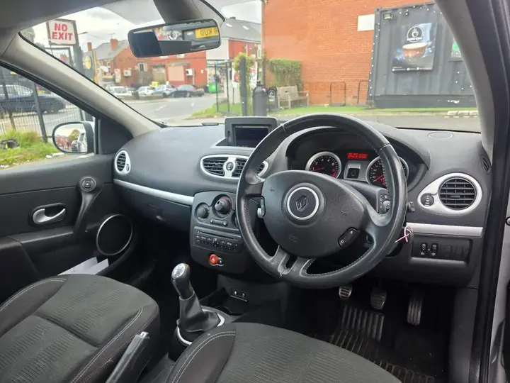 Renault Clio 2011 photo 5