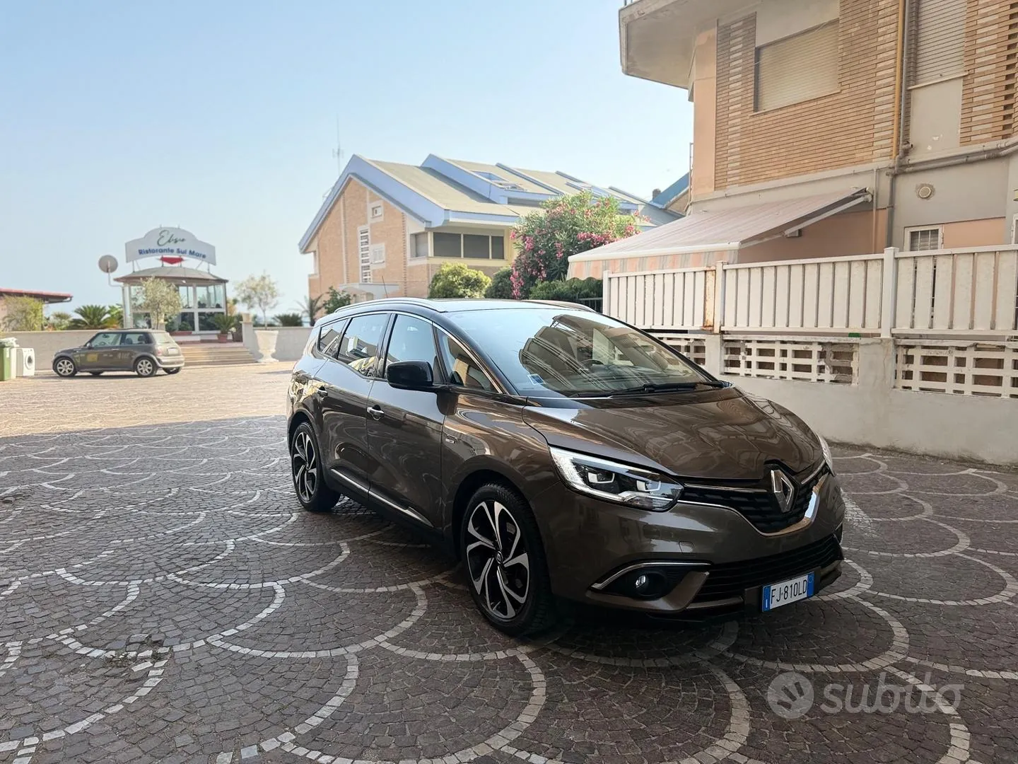 Renault Grand Scenic 2018 photo 2