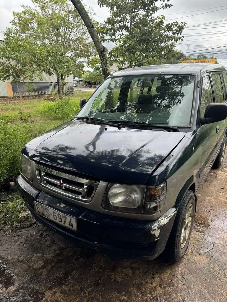 Mitsubishi Jolie