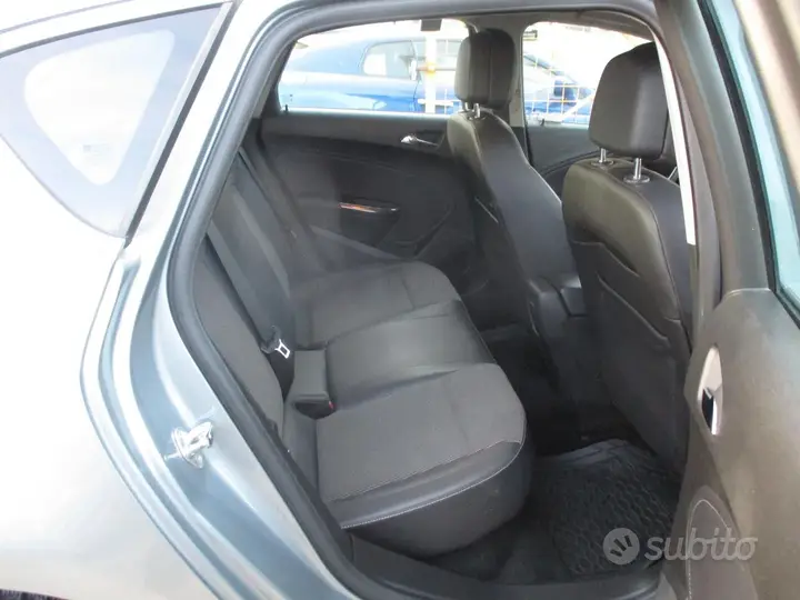 Opel Astra 2011 photo 5