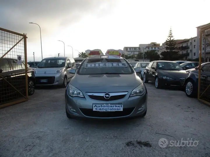 Opel Astra 2011 photo 2