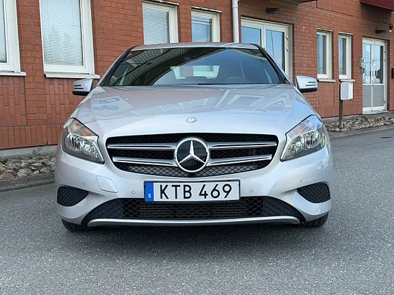 Mercedes-Benz A180 2015 photo 2