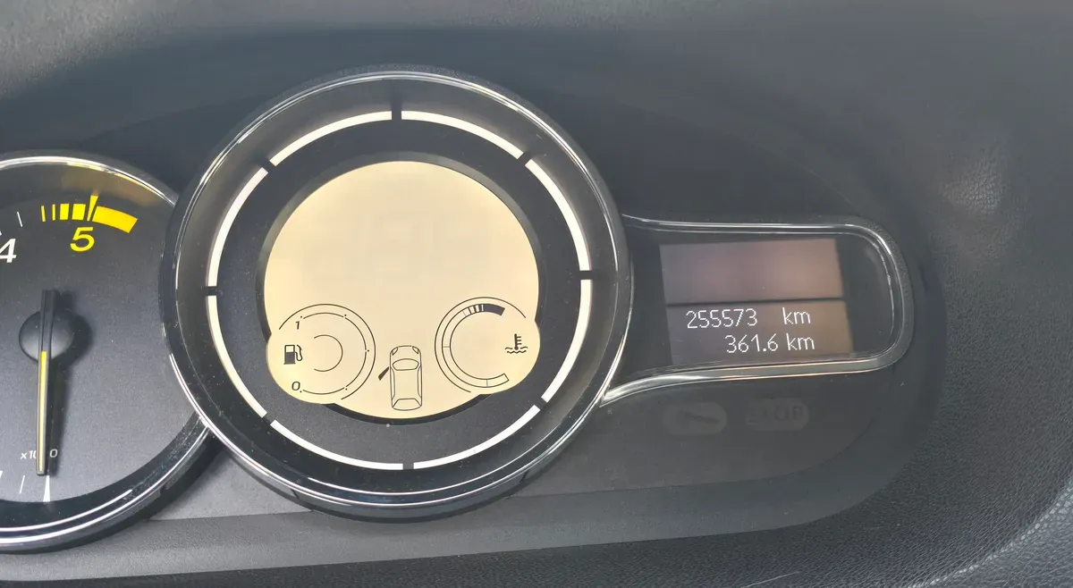 Renault Megane 2011 photo 2