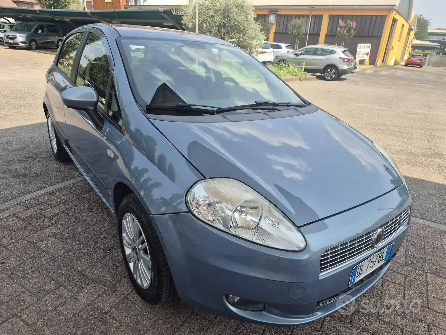 Fiat Grande Punto 2009 photo 2
