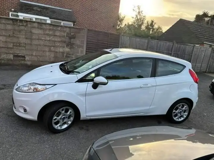 Ford Fiesta 2011 photo 4
