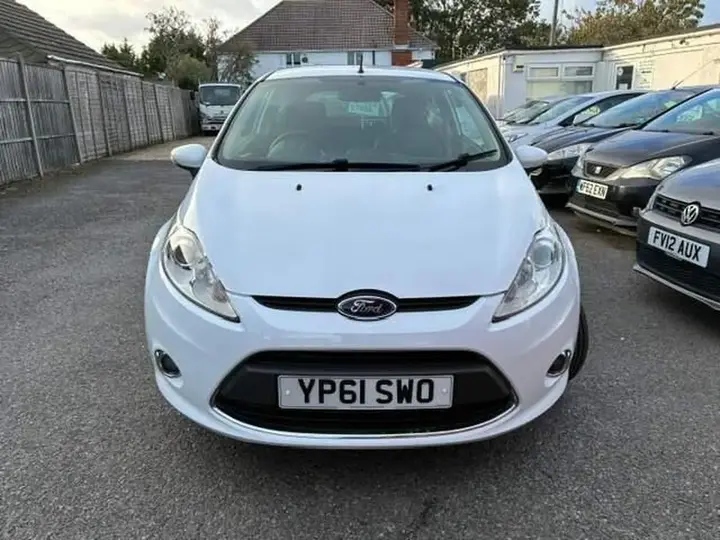 Ford Fiesta 2011 photo 2