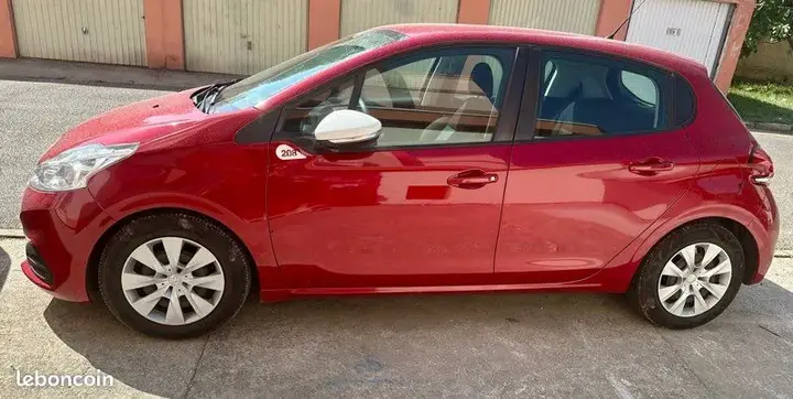 Peugeot 208 2018 photo 3