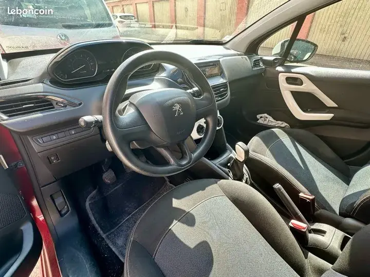Peugeot 208 2018 photo 2