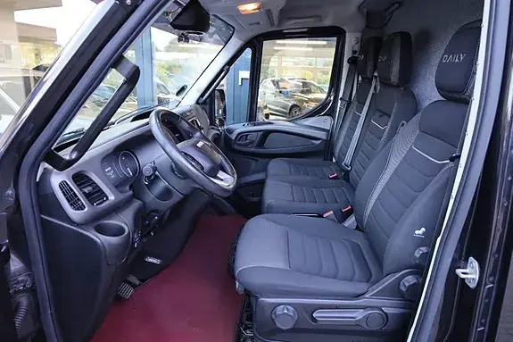 Iveco Daily 2022 photo 2