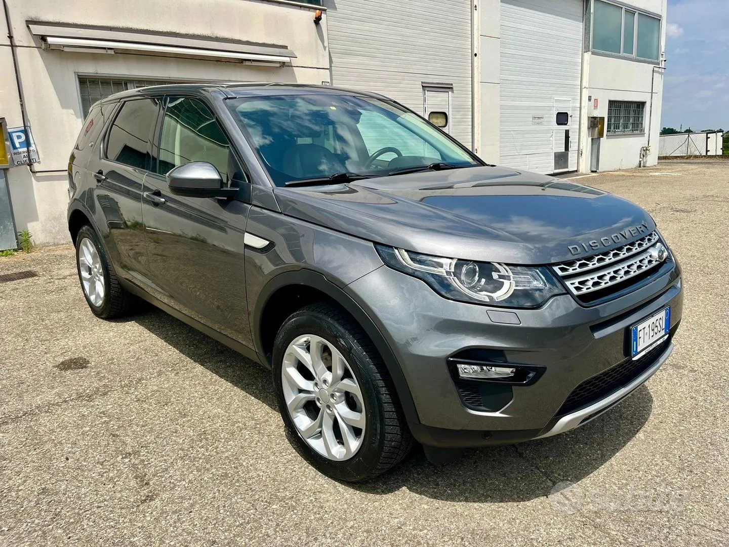 Land Rover Discovery Sport 2019 photo 3