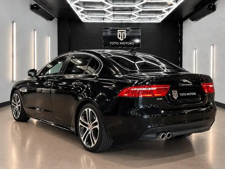 Jaguar Xe 2015 photo 3