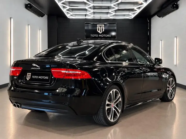 Jaguar Xe 2015 photo 4