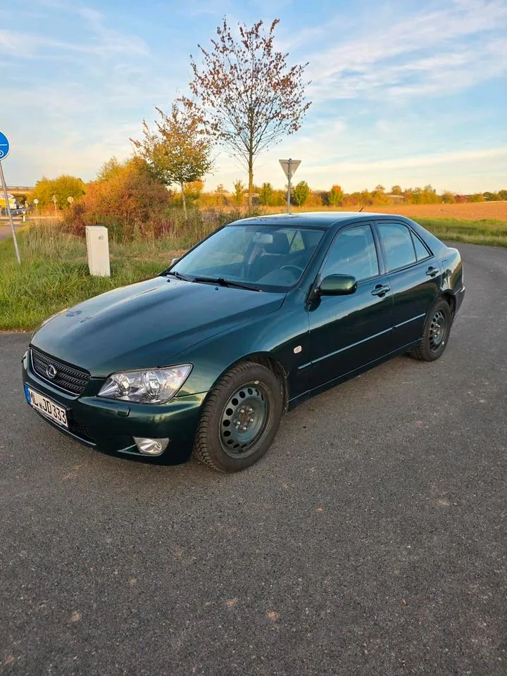 Lexus Is200