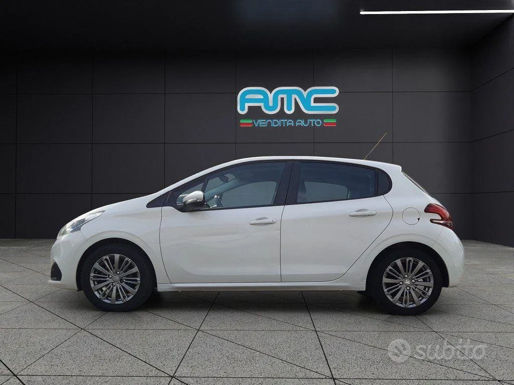Peugeot 208 2017 photo 3