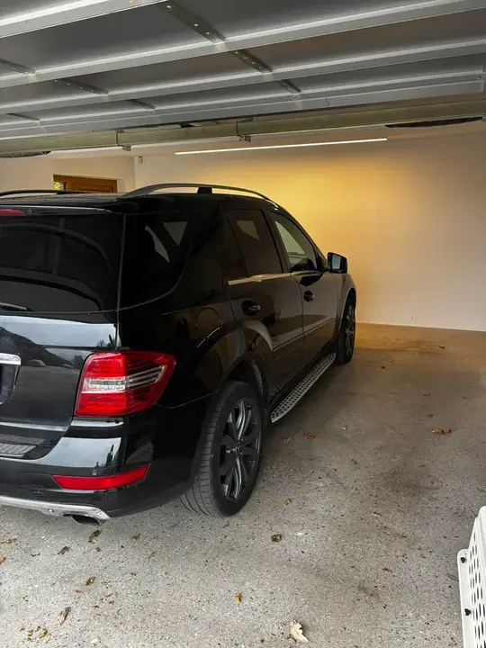Mercedes-Benz M-Class 2011 photo 2