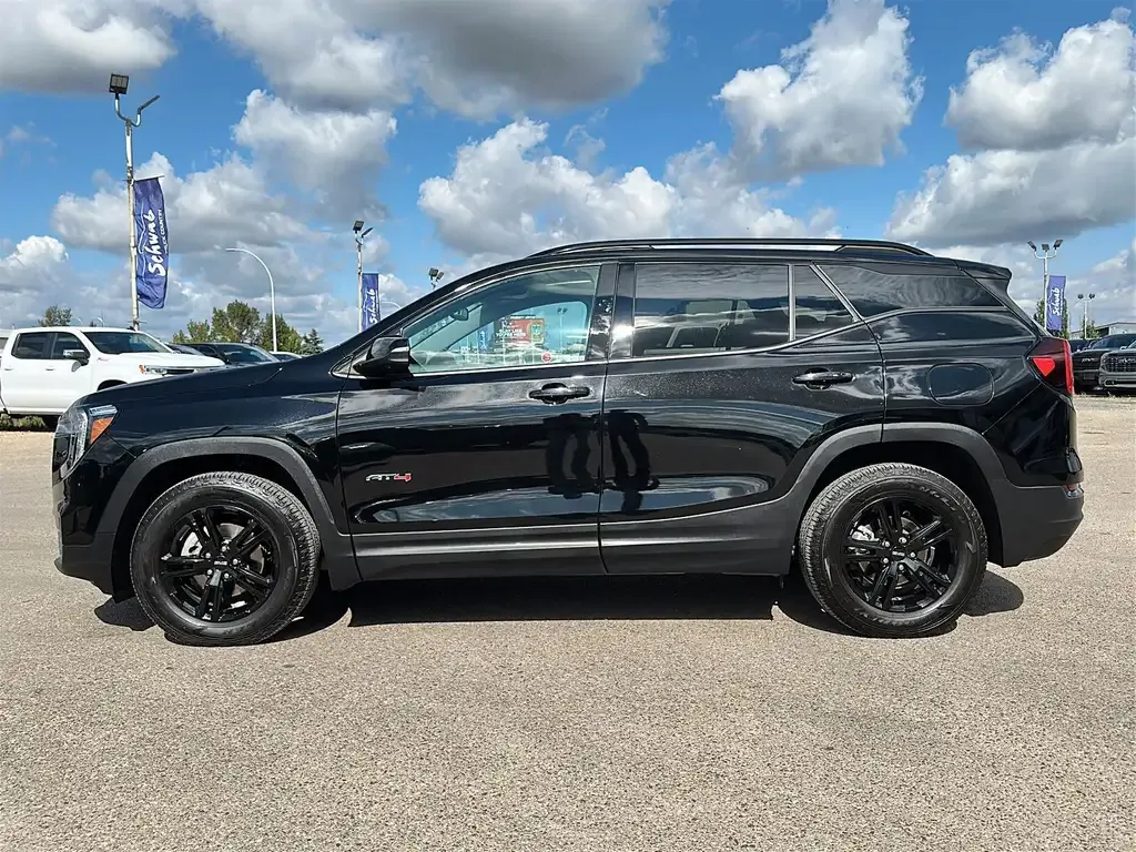 GMC Terrain 2023 photo 2
