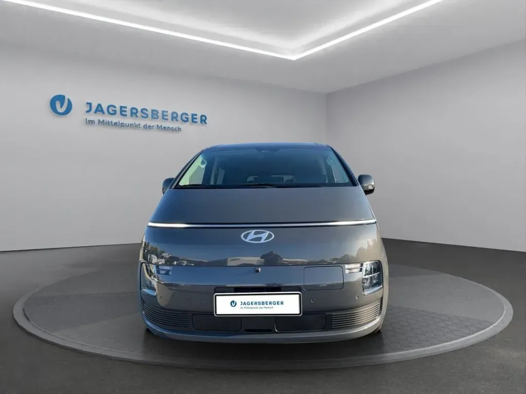 Hyundai Staria 2026 photo 2