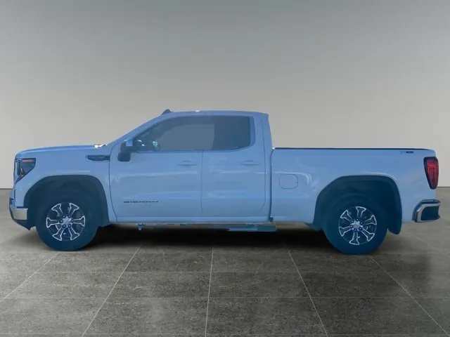 GMC Sierra 1500 2023 photo 2