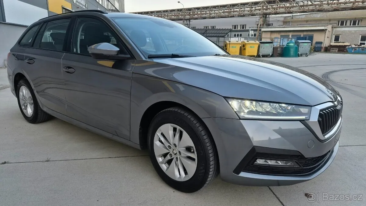 Skoda Octavia Combi 2023 photo 2