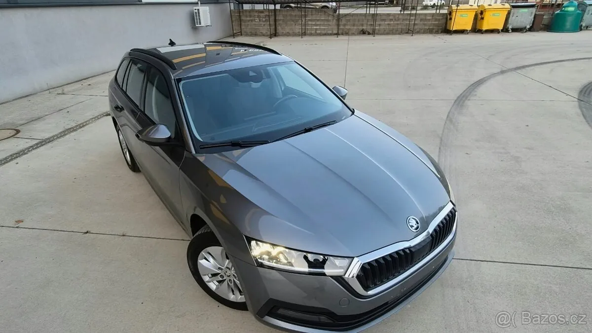 Skoda Octavia Combi 2023 photo 3
