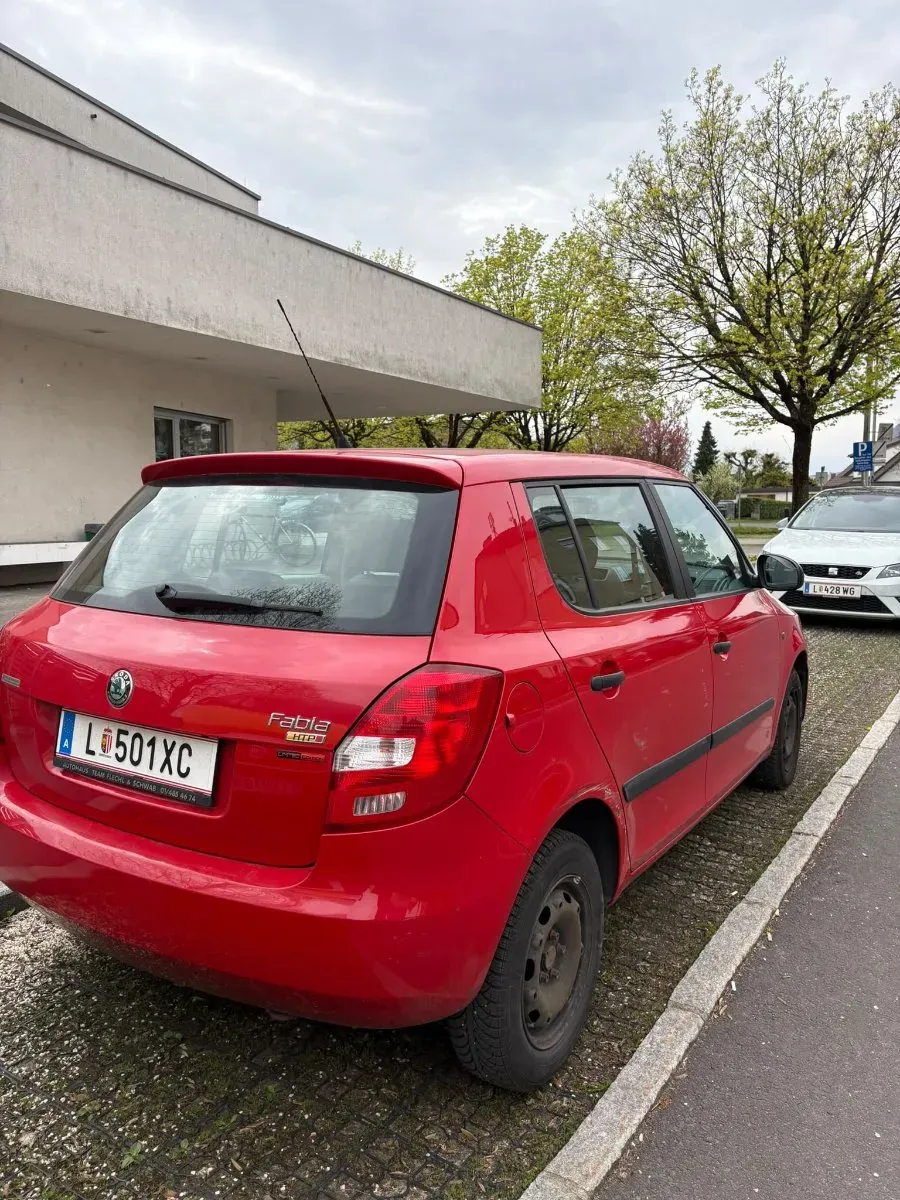 Skoda Fabia 2010 photo 3