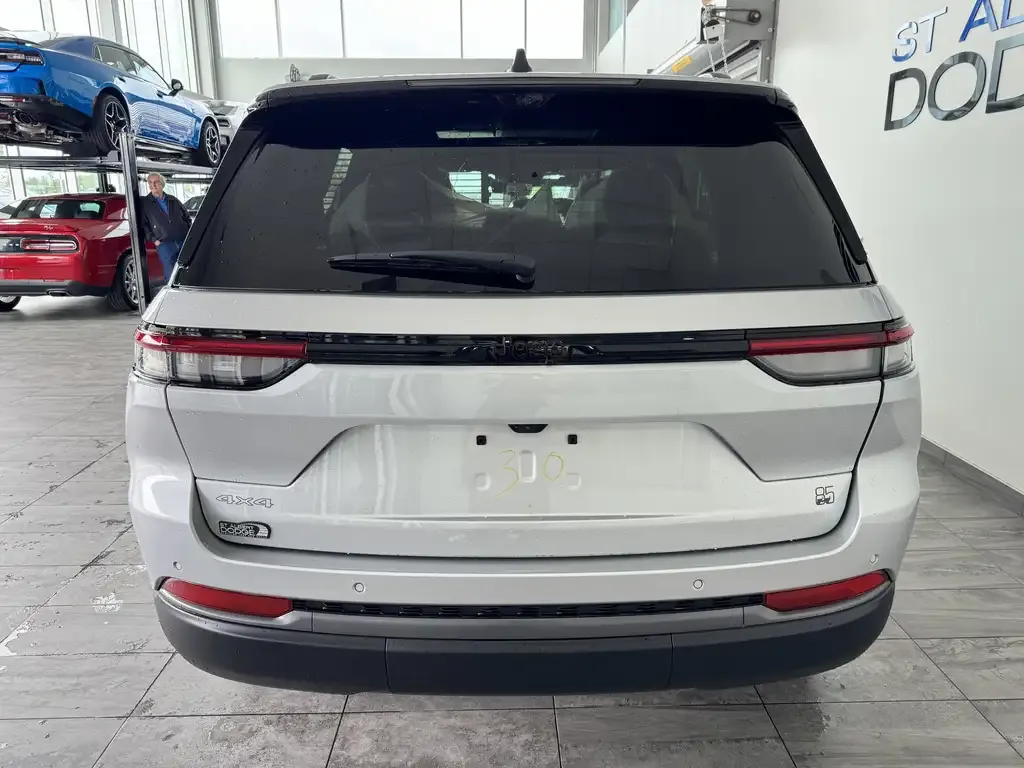 Jeep Grand Cherokee 2026 photo 4