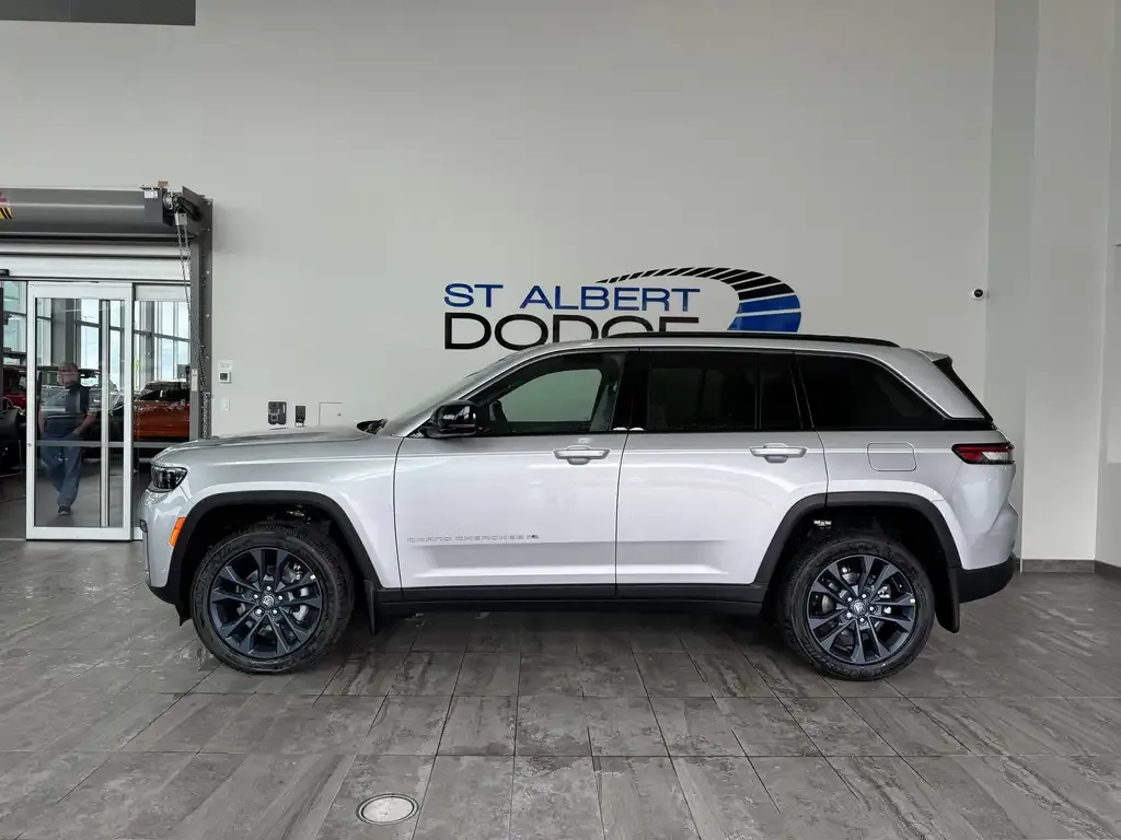 Jeep Grand Cherokee 2026 photo 2