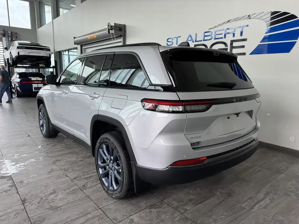 Jeep Grand Cherokee 2026 photo 3
