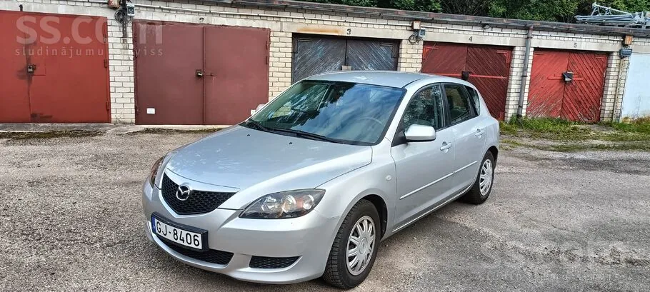 Mazda Mazda3 2004 photo 2
