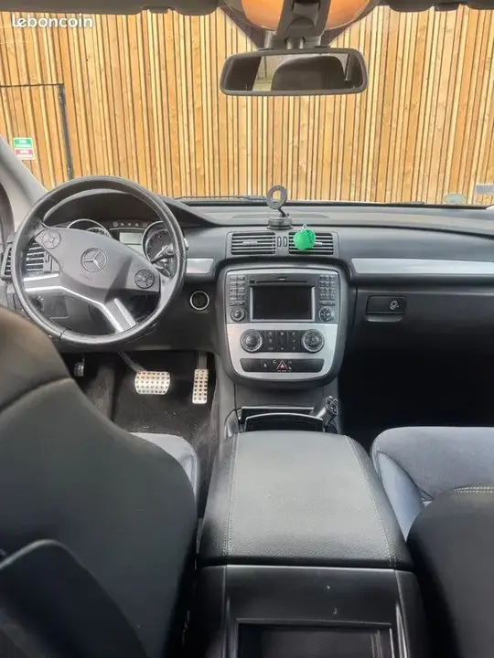 Mercedes-Benz R-Class 2012 photo 3