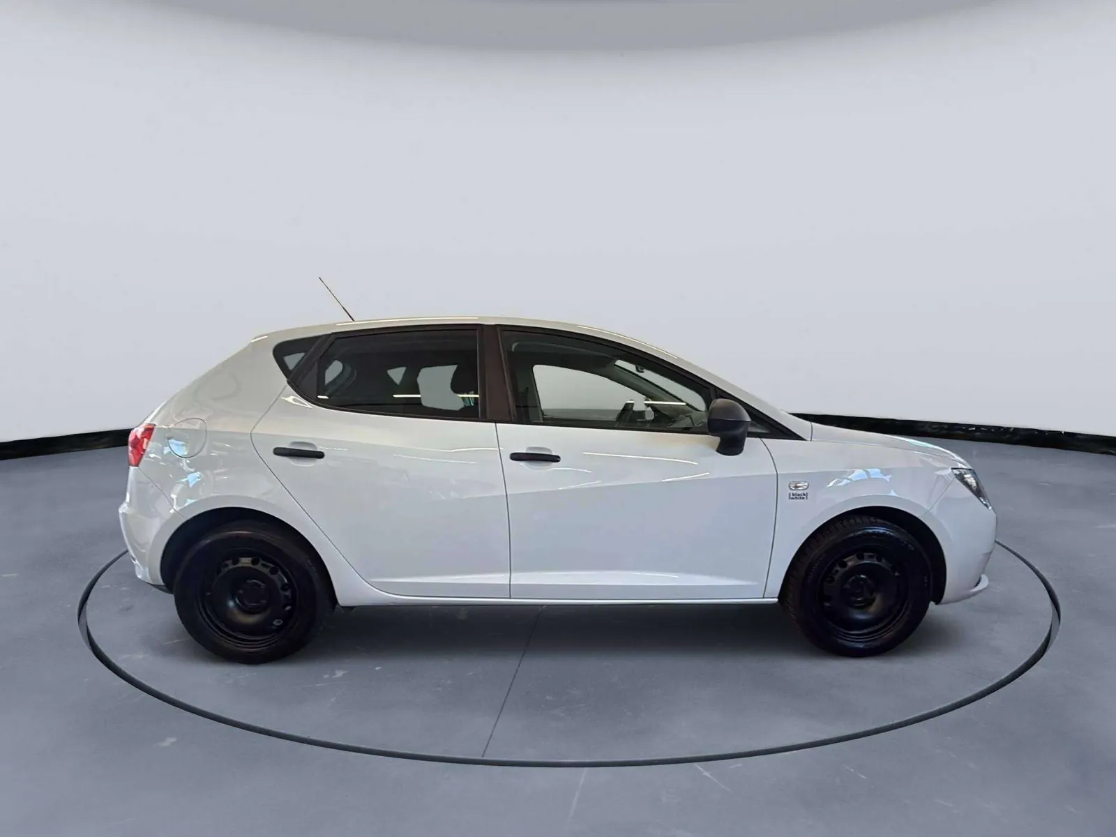 Seat Ibiza 2012 photo 4