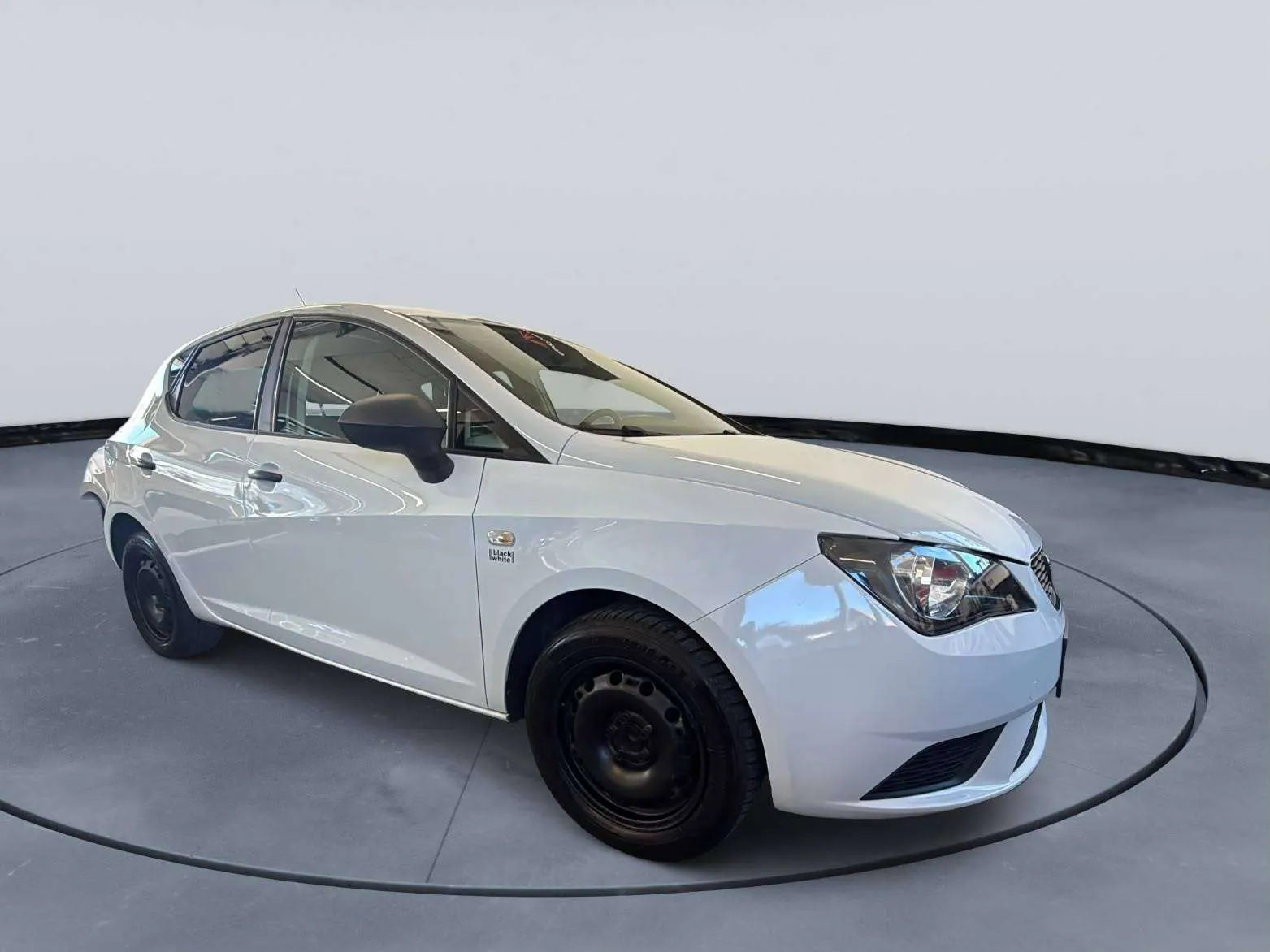 Seat Ibiza 2012 photo 2