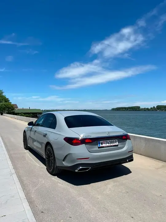 Mercedes-Benz E-Class 2024 photo 3