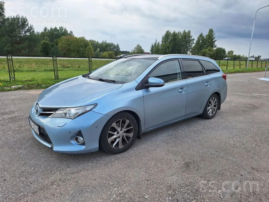 Toyota Auris 2013 photo 3
