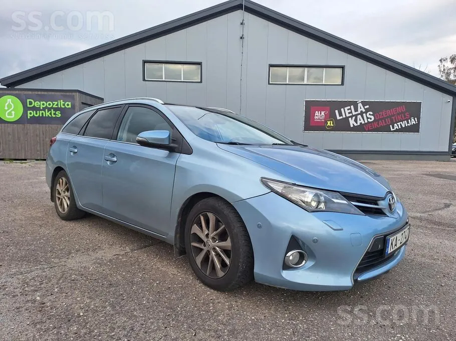 Toyota Auris 2013 photo 2