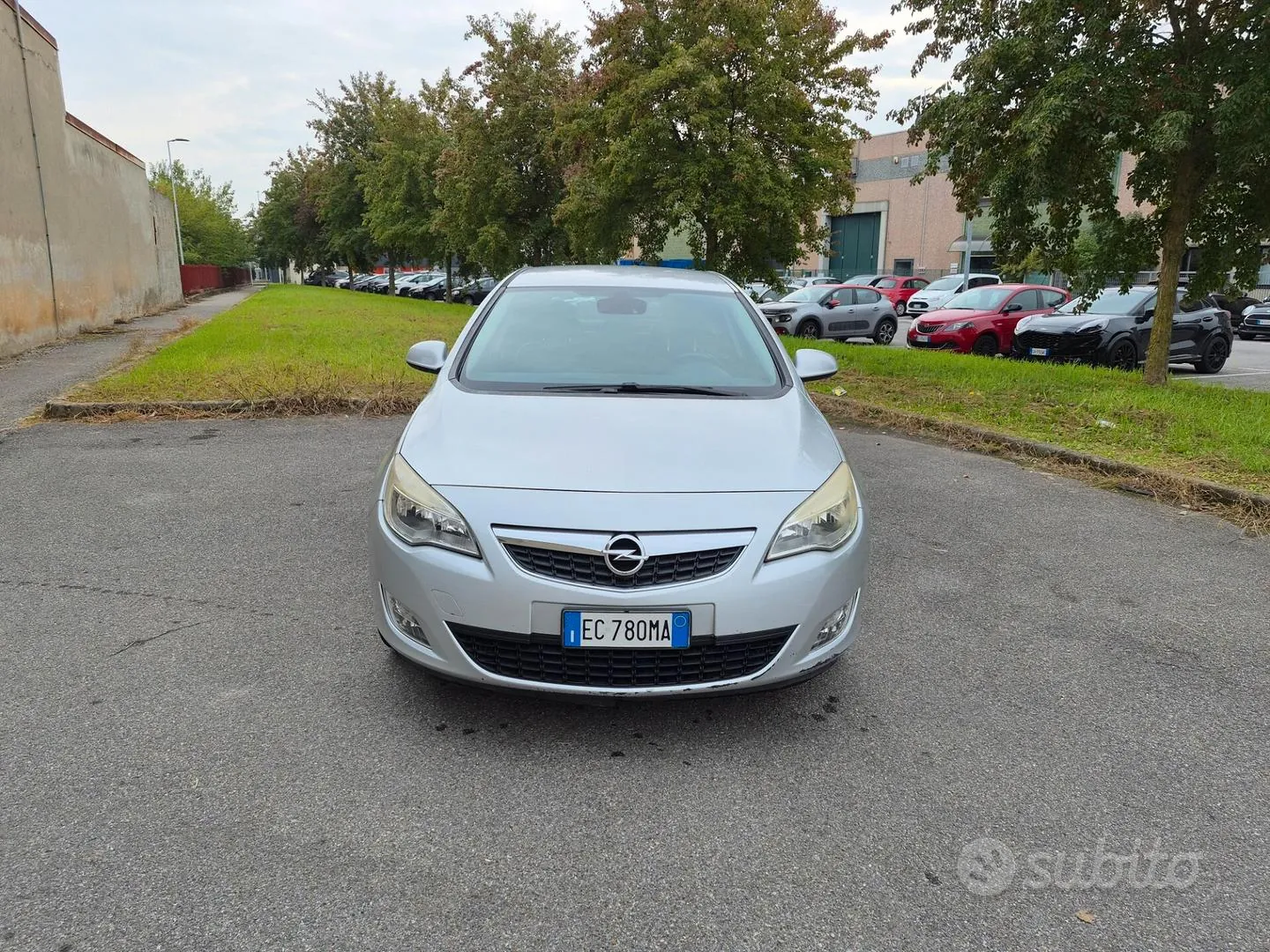 Opel Astra 2010 photo 2