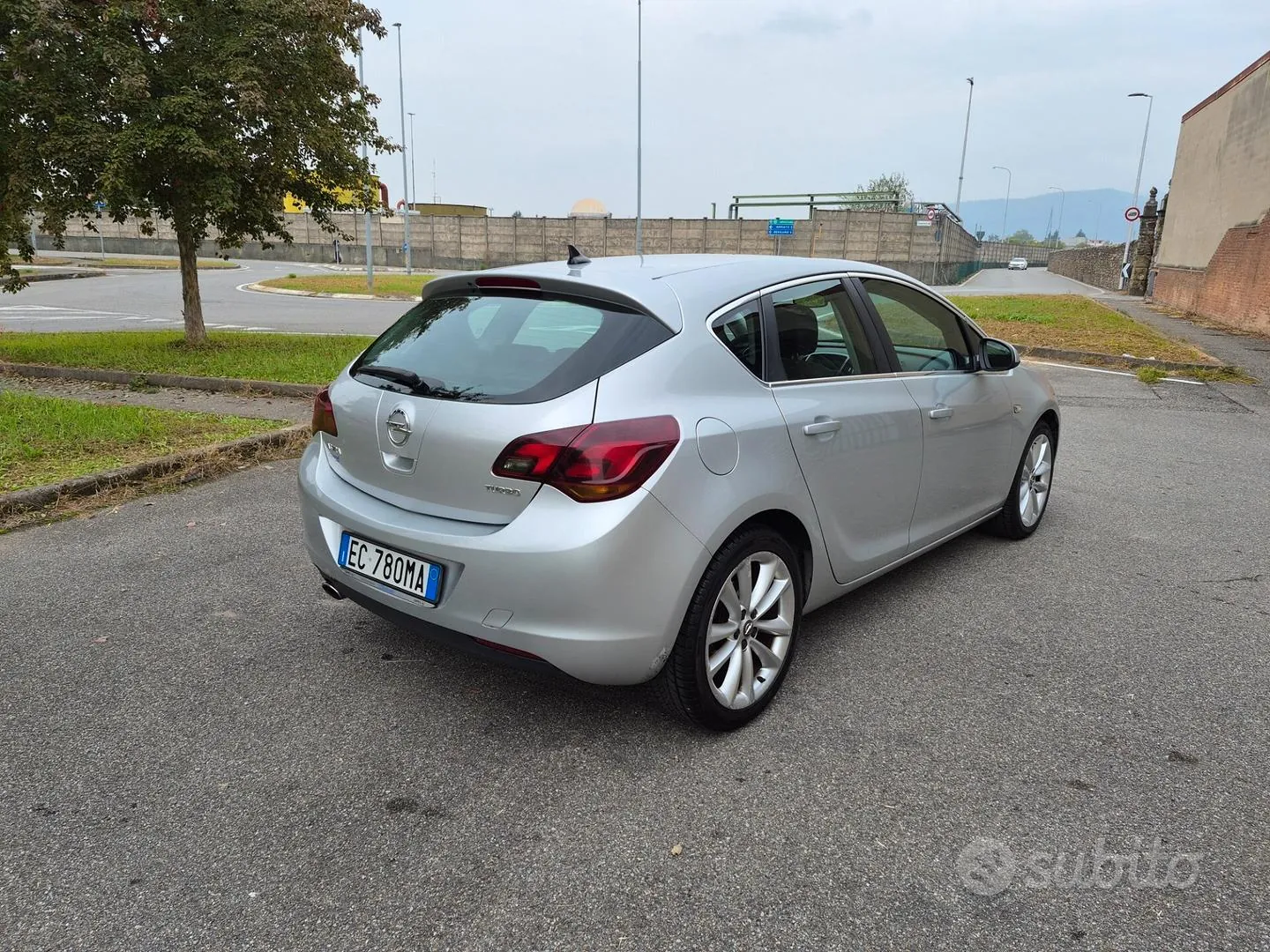 Opel Astra 2010 photo 5