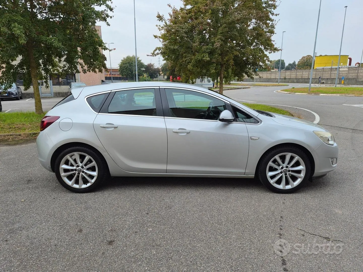 Opel Astra 2010 photo 4